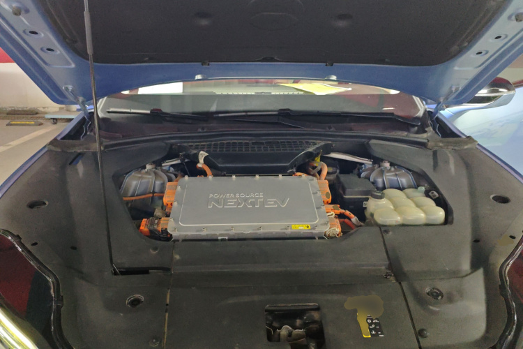 蔚来ES8 2018款 355KM 基准版 七座版机舱底盘24