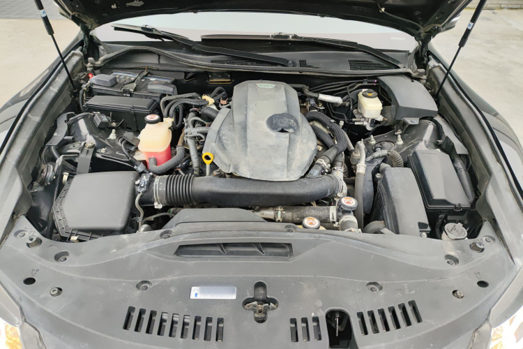 丰田 皇冠 2017款 2.0T 运动版机舱底盘24