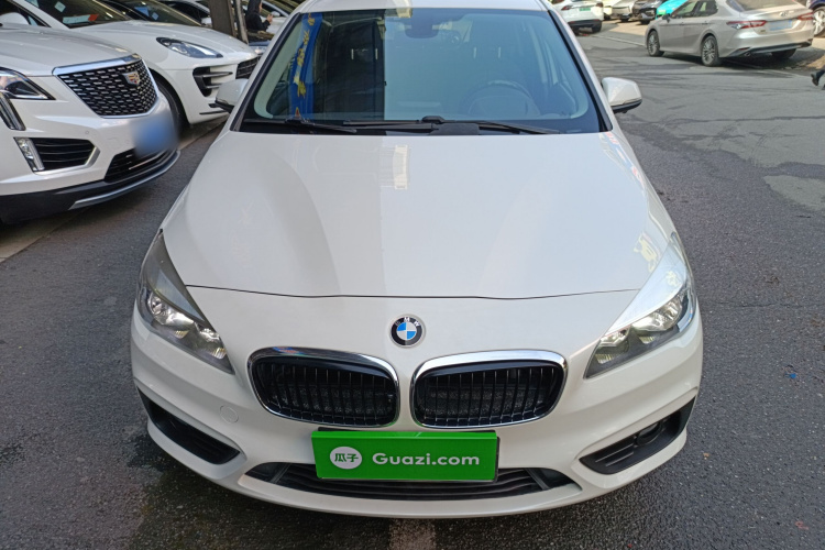 宝马2系多功能旅行车 2015款 218i 领先型车身外观2