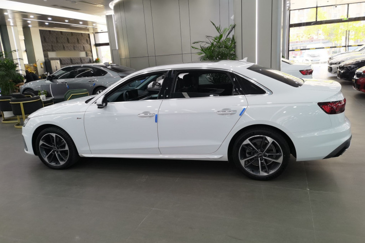 奥迪A4L 2023款 40 TFSI 时尚动感型车身外观4