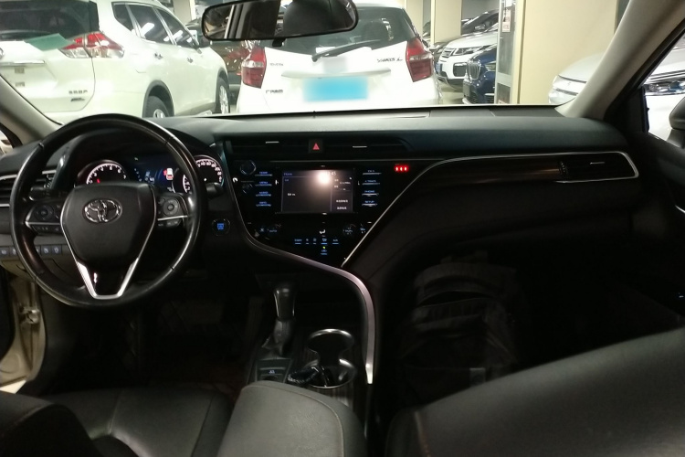 丰田 凯美瑞 2018款 2.0G 豪华版中控内饰12