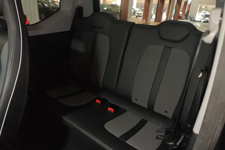 五菱汽车 宏光MINIEV 2022款 GAMEBOY 200km 玩咖款 磷酸铁锂中控内饰21