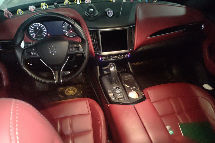 玛莎拉蒂 Levante 2022款 3.0T Modena中控内饰12