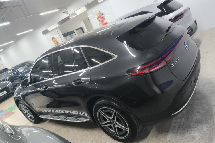 奔驰EQC 2022款 EQC 400 4MATIC车身外观4