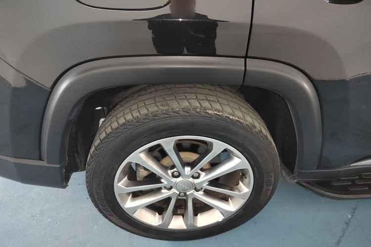 Jeep 大指挥官 2018款 2.0T 两驱进享版 国V车身外观6008