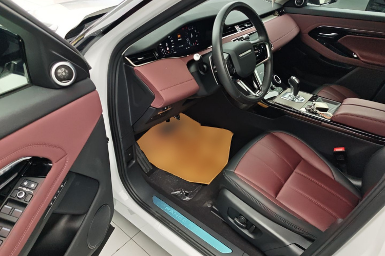 路虎 揽胜极光 2022款 极光L 249PS R-Dynamic 豪华版中控内饰20