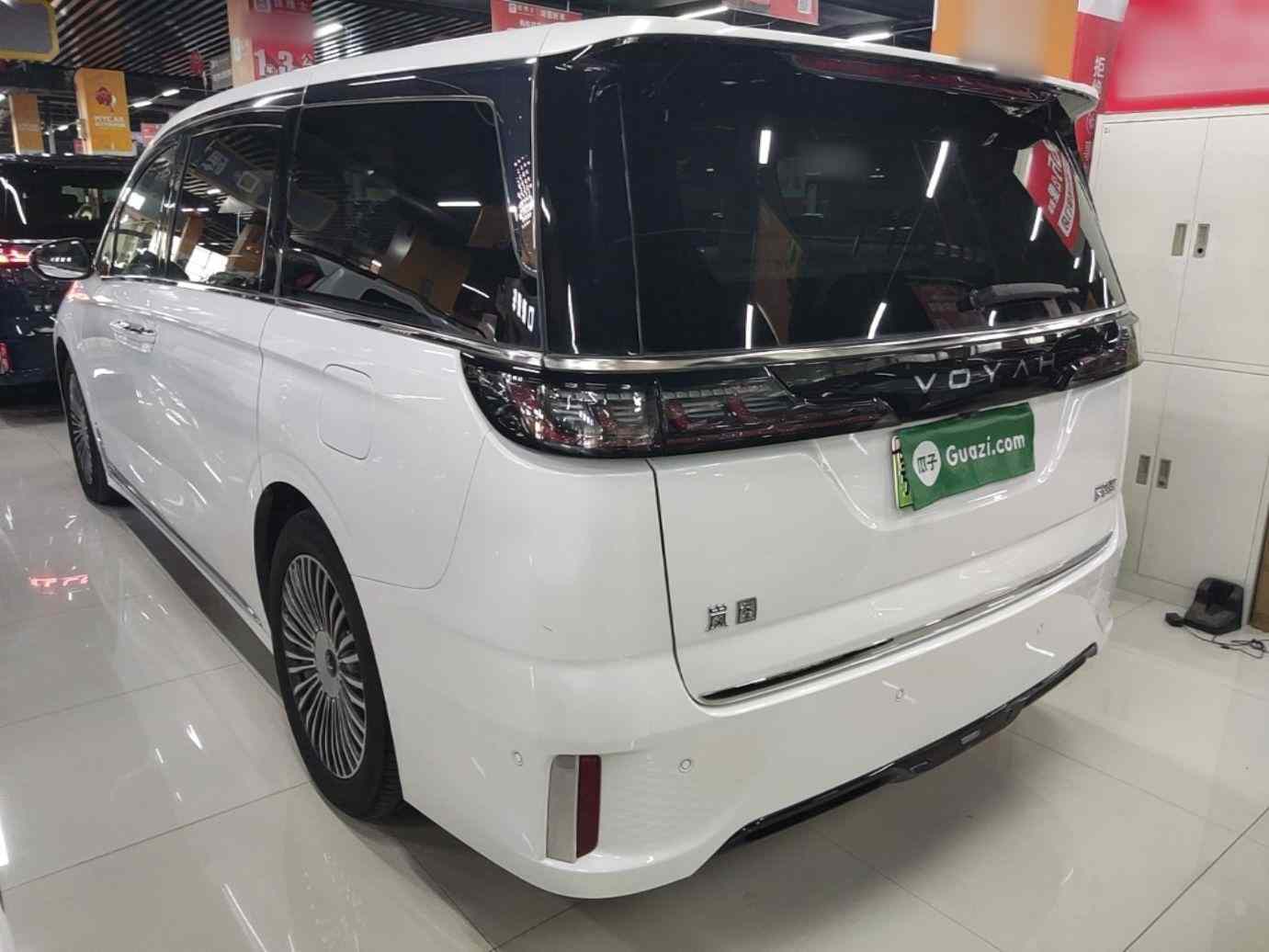 岚图汽车 岚图梦想家 2025款 PHEV 四驱尊贵鲲鹏版(3)