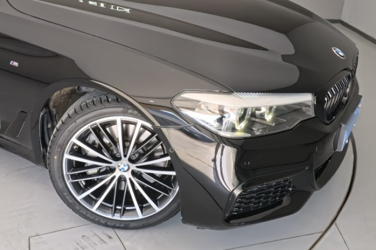 宝马5系 2019款 改款 530Li 领先型 M运动套装车身外观6005