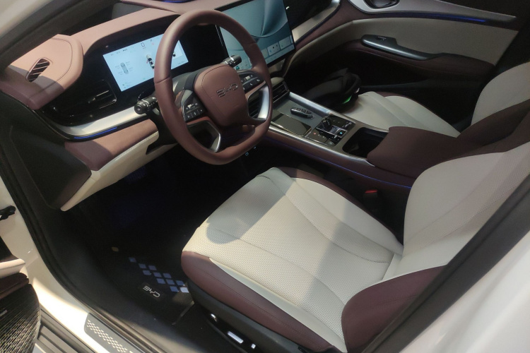 比亚迪 海豹07 DM-i 2025款 智驾版 DM-i 1.5L 125km 尊贵型中控内饰19