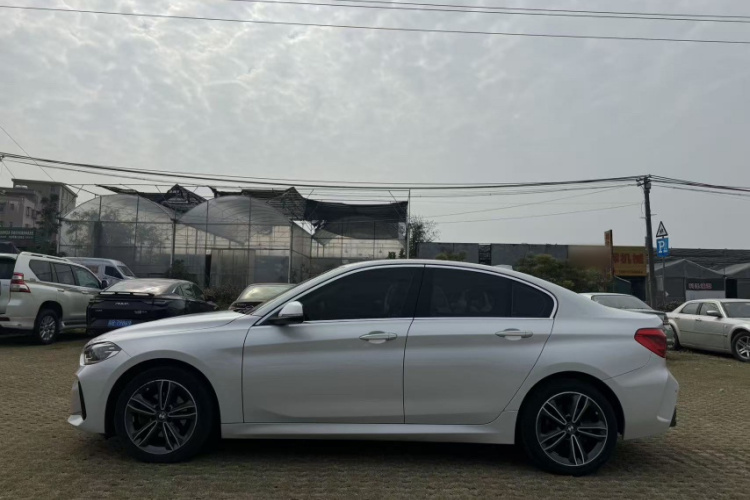 宝马1系 2022款 120i M运动版车身外观6003