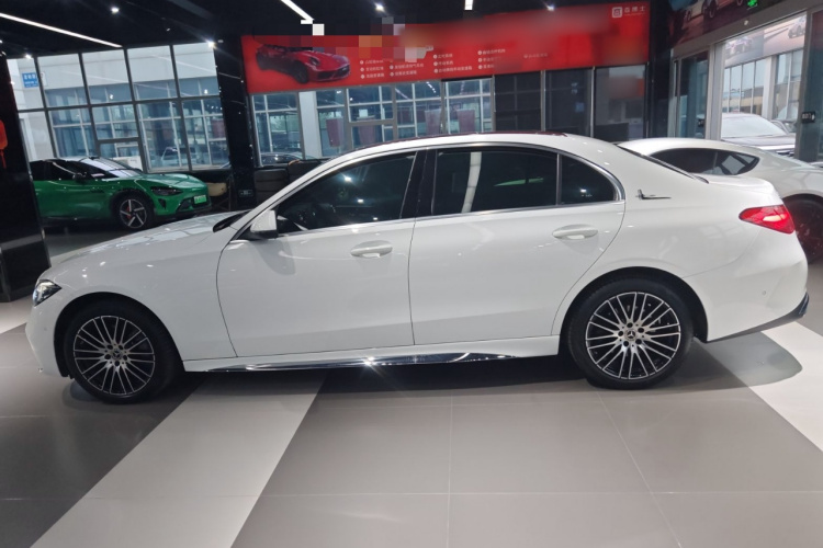 奔驰C级 2023款 改款 C 260 L 运动版车身外观4