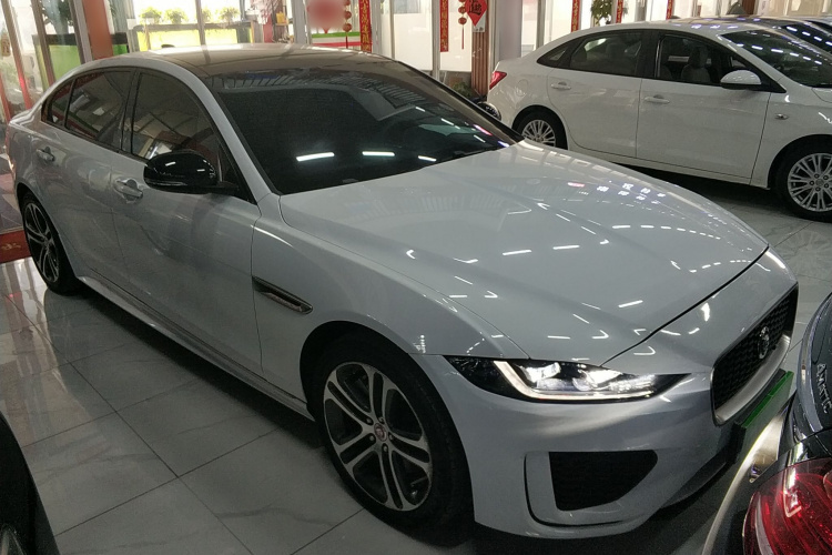 捷豹XEL 2020款 2.0T 200PS R-DYNAMIC S进取运动版车身外观3