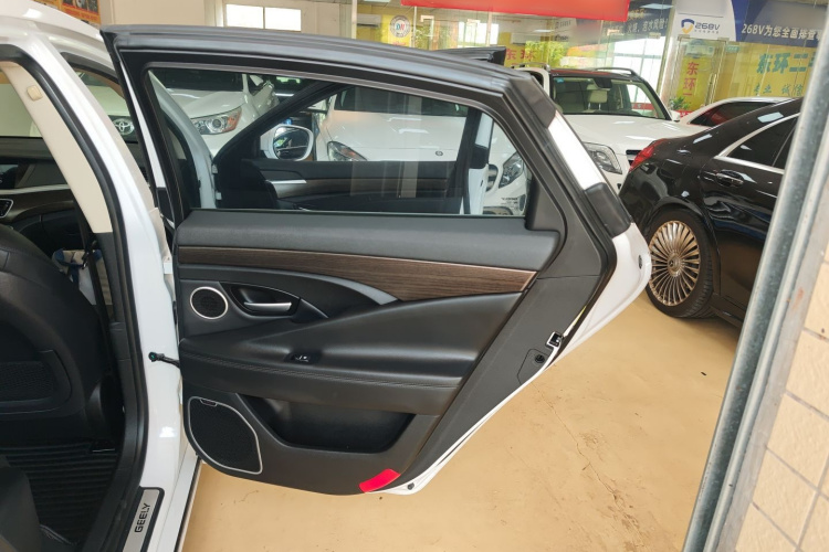 吉利汽车 博瑞 2017款 2.4L 尊尚型中控内饰7006