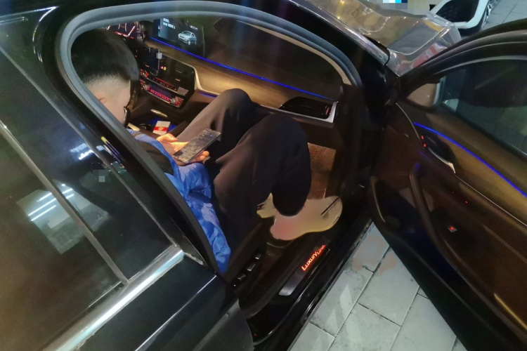 宝马5系 2018款 改款 540Li 行政版局部细节9005