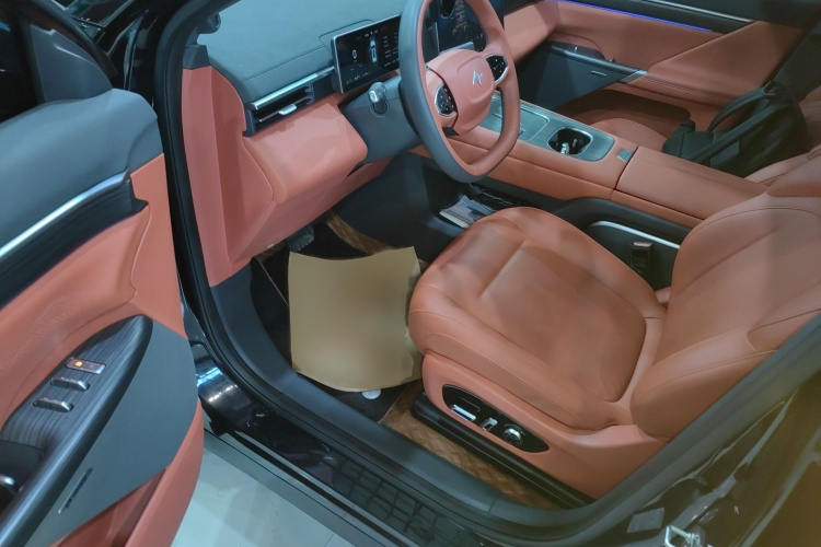 东风奕派 eπ008 2024款 210Max增程版 6座中控内饰7003