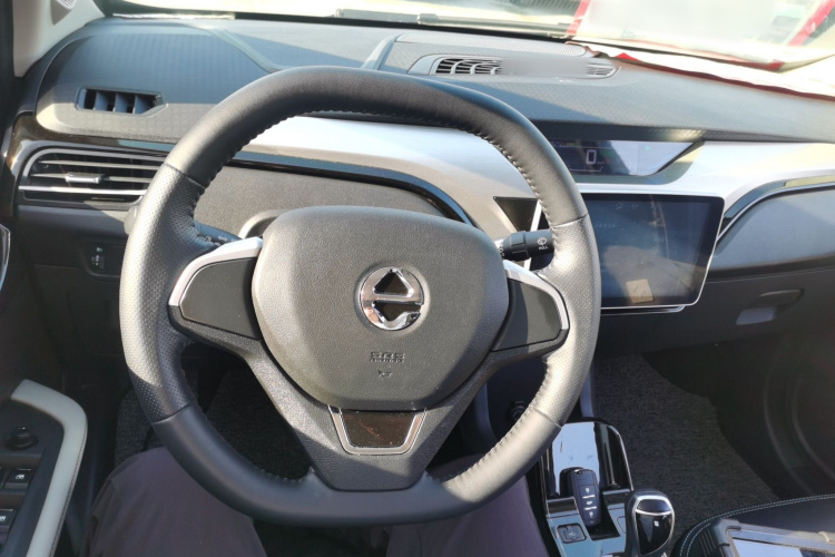 江铃集团新能源 易至EV3 2022款 小雷达悦跑型中控内饰13