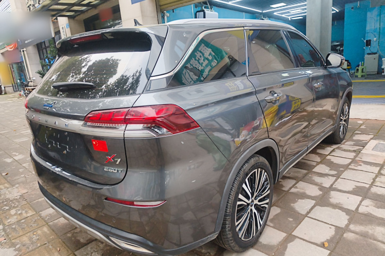 长安欧尚X7 2020款 1.5T 自动尊享型车身外观7