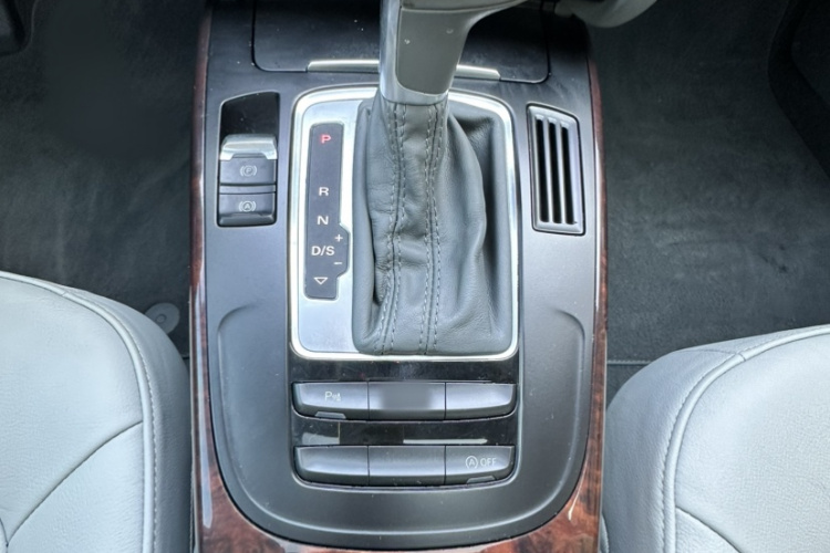 奥迪A4L 2015款 35 TFSI 自动舒适型中控内饰7005