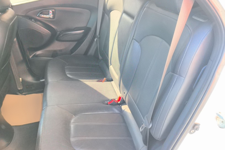 北京现代ix35 2013款 2.0L 自动两驱智能型GLS 国IV中控内饰21