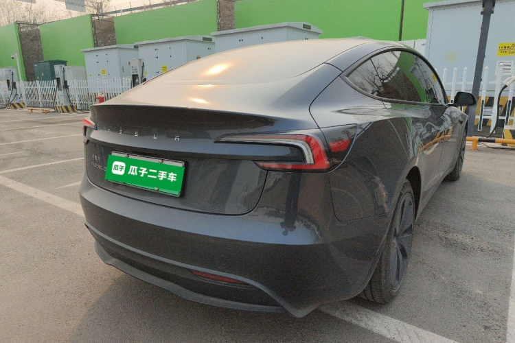 特斯拉 Model 3 2023款 后轮驱动版车身外观7