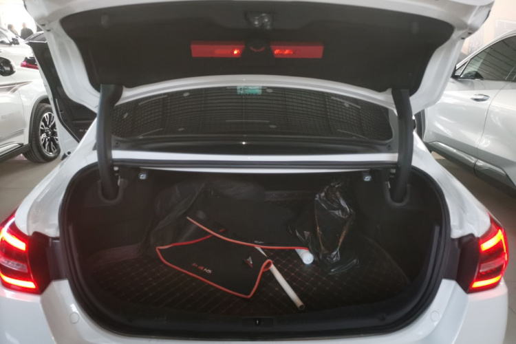 红旗H5 2022款 经典款 改款 1.5T DCT旗韵版机舱底盘23