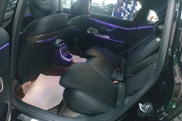 奔驰E级 2025款 改款 E 300 L 豪华型中控内饰7004