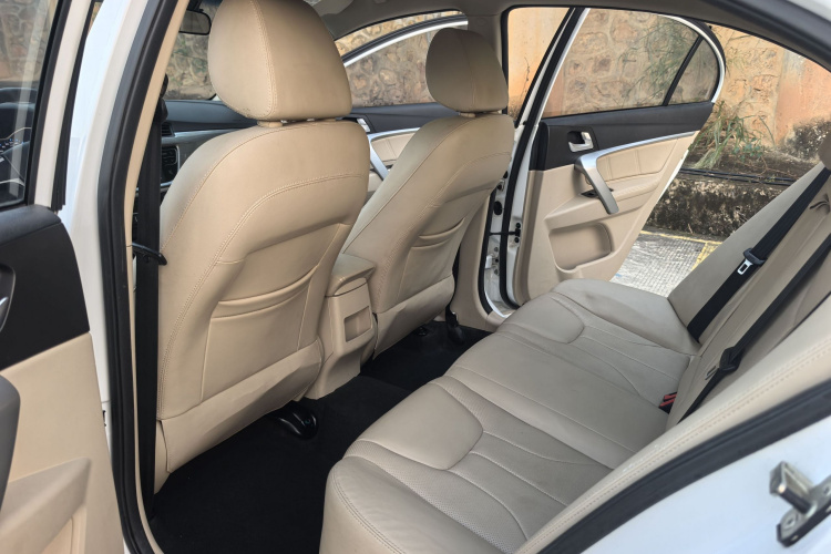 吉利汽车 帝豪 2017款 三厢百万款 1.5L 手动豪华型中控内饰7006