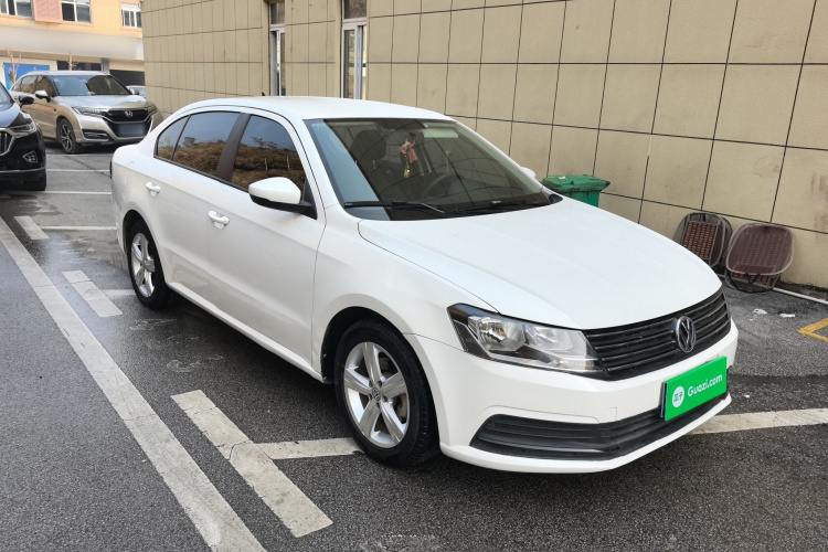 大众 朗逸 2017款 1.6L 自动风尚版车身外观3