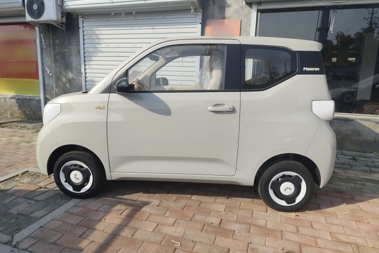 五菱汽车 宏光MINIEV 2024款 第三代 215km 青春版车身外观4