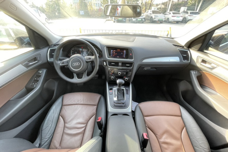 奥迪Q5 2016款 40 TFSI 技术型中控内饰7001