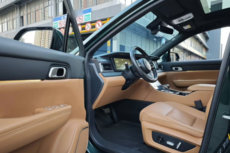 理想汽车 理想ONE 2021款 增程6座版中控内饰7004