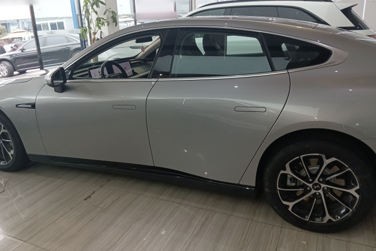 小鹏P7 2022款 480G车身外观4