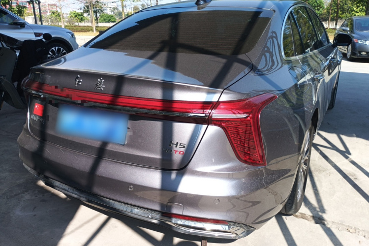 红旗H5 2023款 2.0T 自动智联旗畅版车身外观7