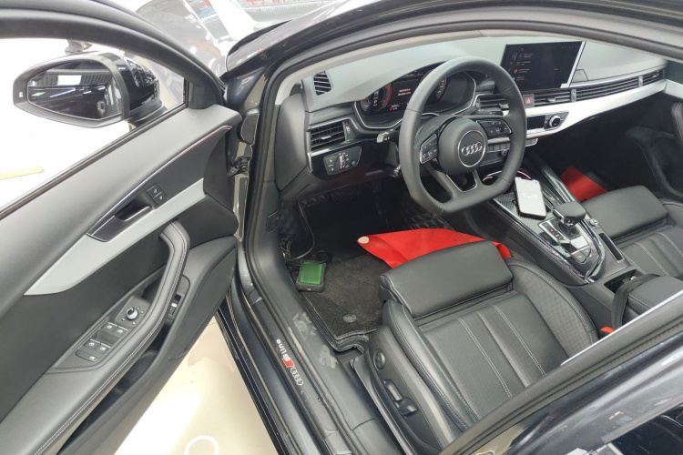 奥迪A4L 2022款 40 TFSI 豪华动感型中控内饰20