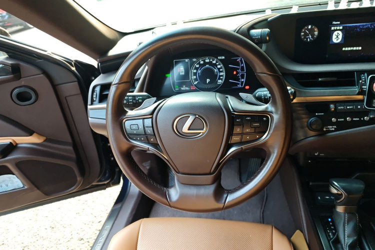 雷克萨斯ES 2020款 300h 卓越版中控内饰13