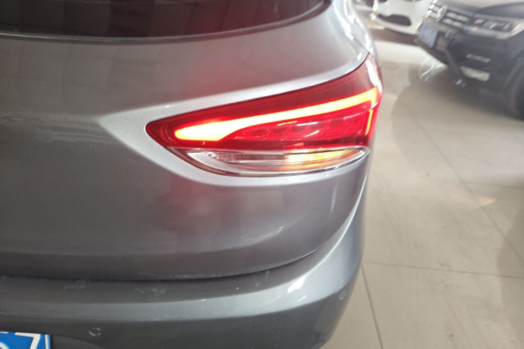 别克 阅朗 2018款 18T 自动旗舰型车身外观9