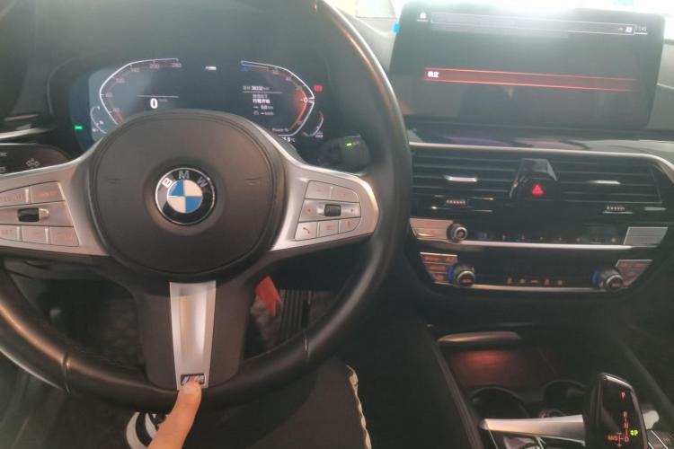 宝马5系 2021款 改款 525Li 豪华套装中控内饰7003