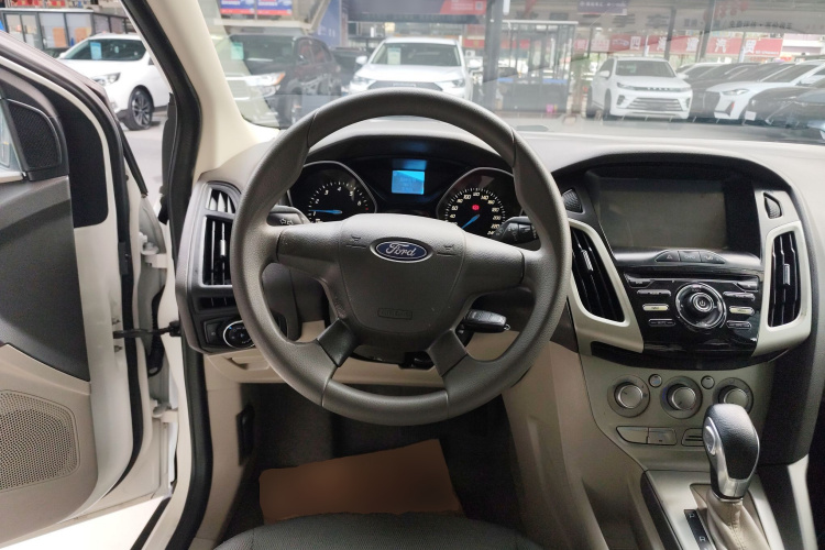 福特 福克斯 2012款 三厢 1.6L 自动舒适型中控内饰13
