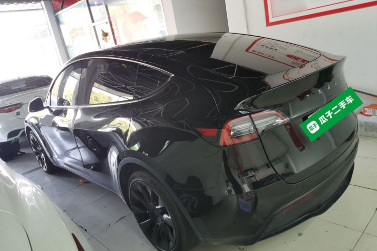 特斯拉 Model Y 2021款 标准续航后驱版车身外观4