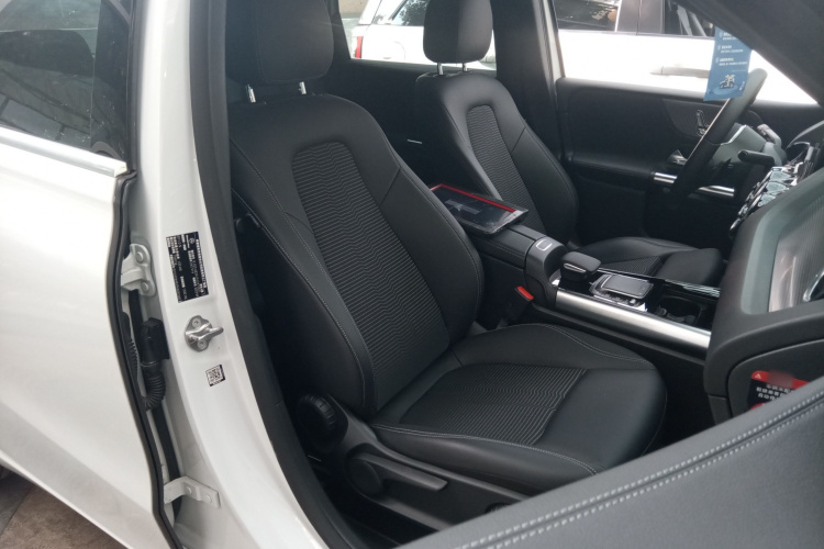 奔驰B级 2022款 改款 B 200 动感型局部细节41