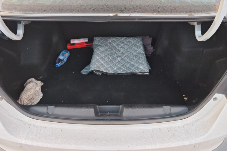 奇瑞 艾瑞泽5 2016款 1.5L 手动领潮版中控内饰23