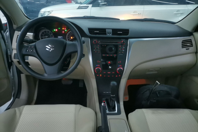 铃木 凯泽西 2011款 2.4L 两驱CVT标准版中控内饰7002