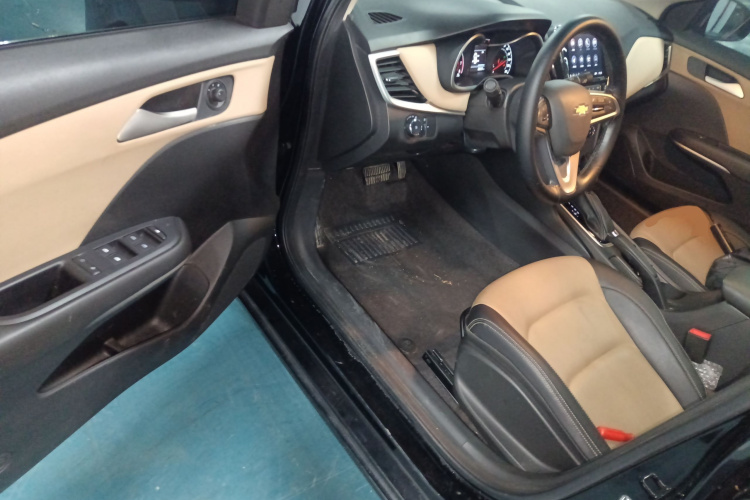 雪佛兰 科鲁泽 2022款 320 自动悦享天窗版中控内饰7003