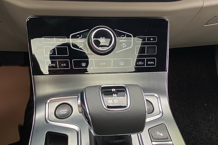 红旗H5 2020款 1.8T 自动智联旗享版中控内饰7002