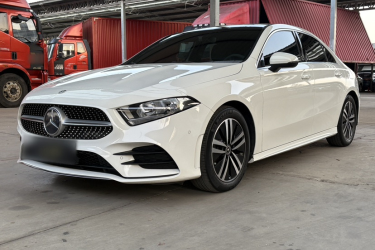 奔驰A级 2019款 A 180 L 运动轿车车身外观6003