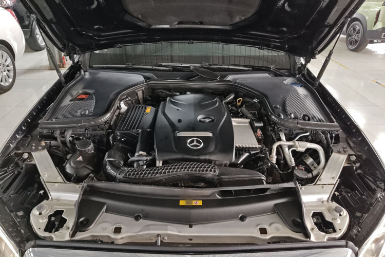 奔驰E级 2016款 E 200 L机舱底盘24