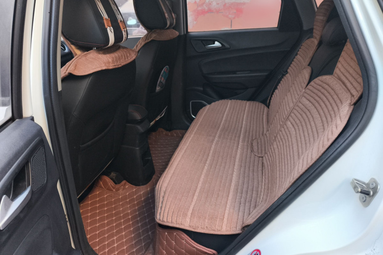 中华V3 2016款 1.5L 手动舒适型中控内饰7004