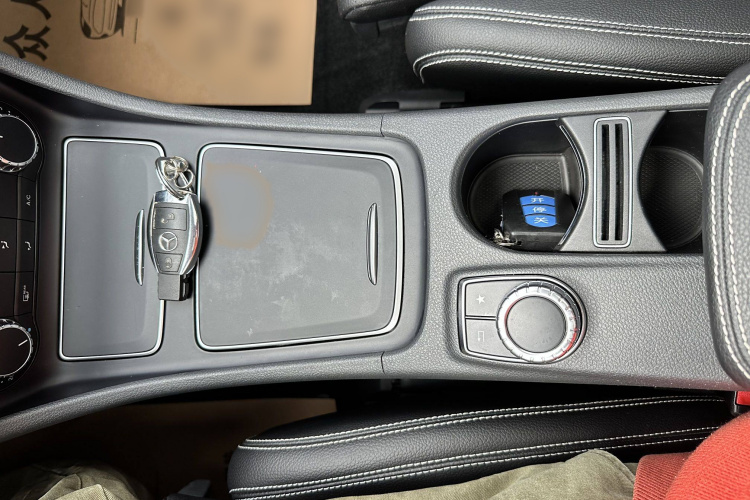 奔驰GLA 2018款 GLA 200 时尚型中控内饰7002