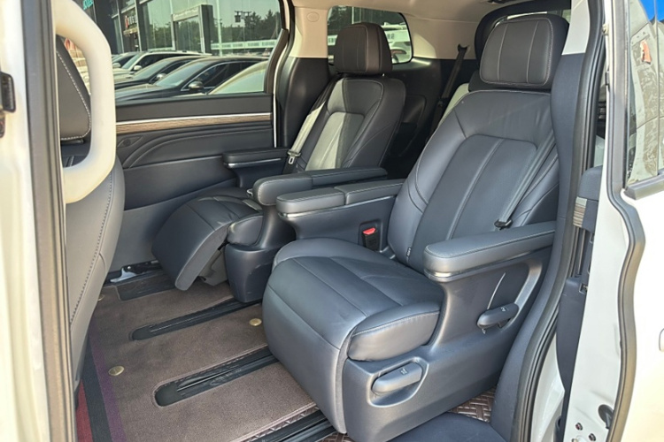 广汽传祺 传祺M8 2023款 领秀系列 390T 尊贵版中控内饰7002