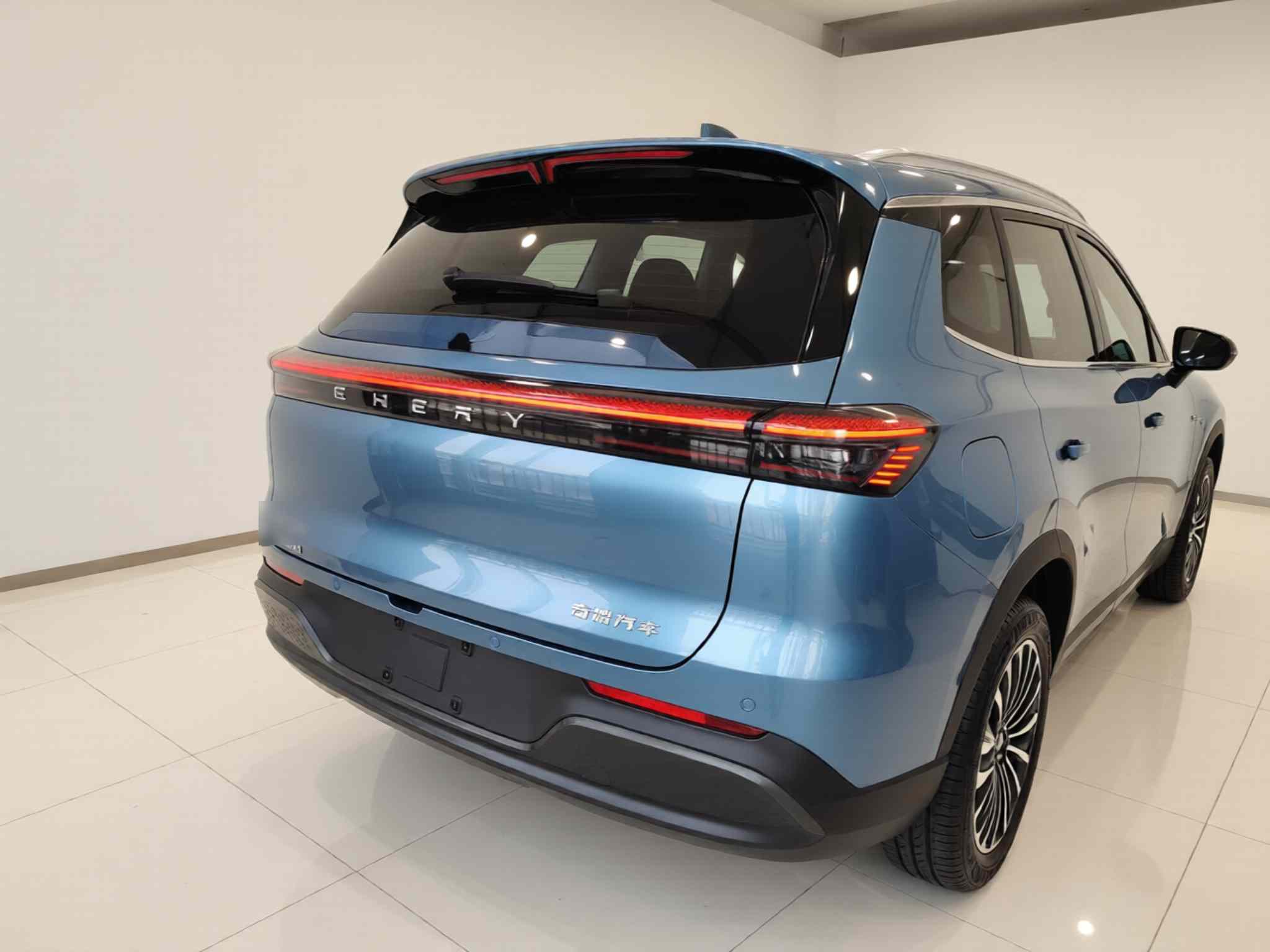 奇瑞 瑞虎8 PLUS C-DM 2025款 1.5T 116km 尊贵型 5座(3)